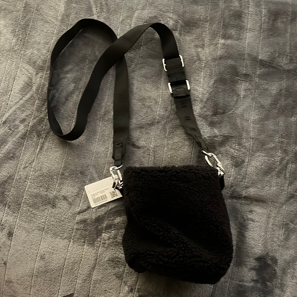 Lululemon crossbody black fleece bucket bag